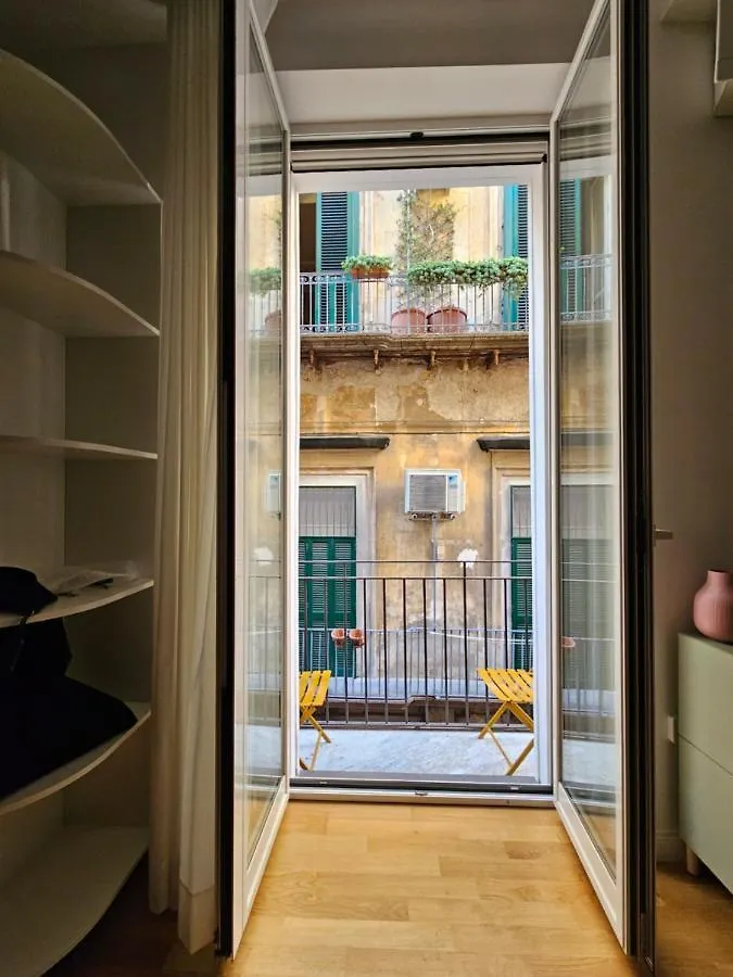 Toledo Suites Naples Guest house